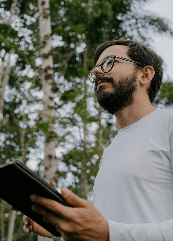 CL licensed partner working in the field